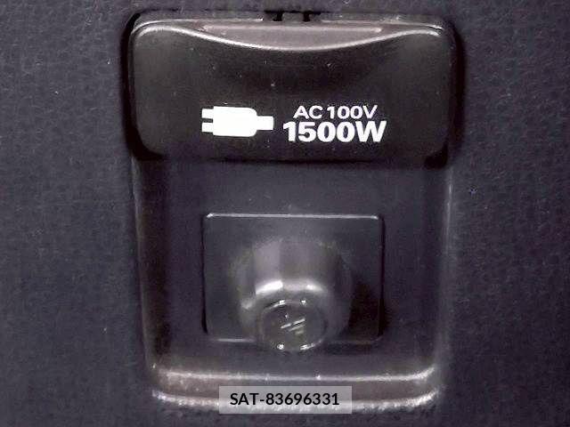 Toyota AQUA 2024-06 8334783-7
