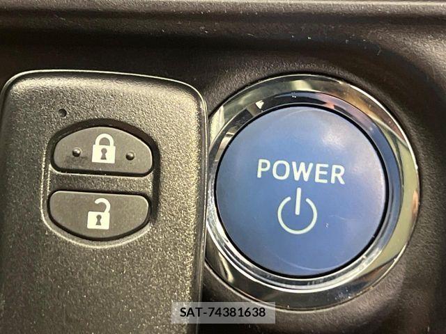 Toyota AQUA 2013-01 8334840-6