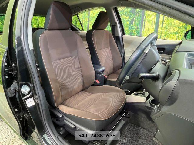Toyota AQUA 2013-01 8334840-8