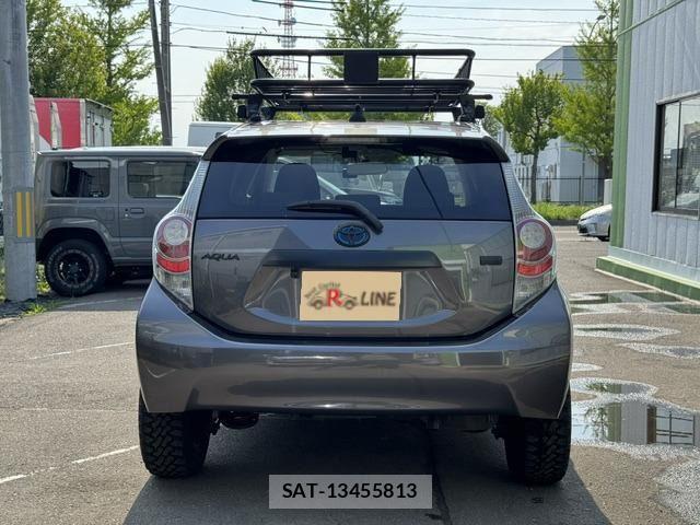Toyota AQUA 2013-06 8334838-14