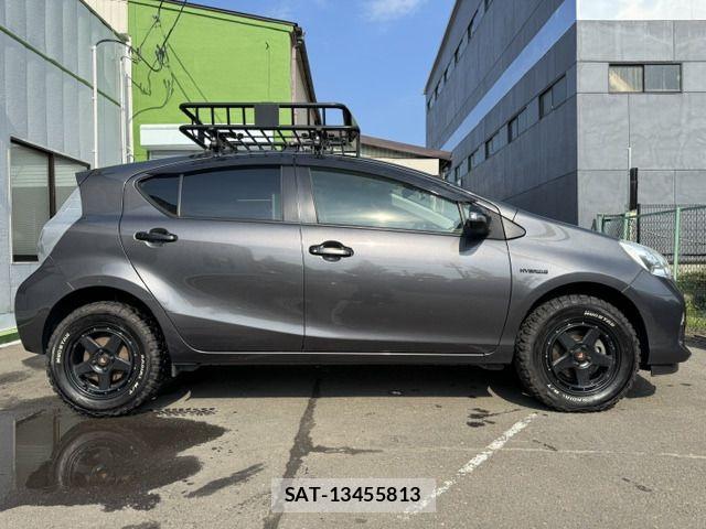 Toyota AQUA 2013-06 8334838-16