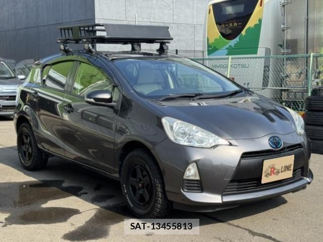 Toyota AQUA 2013-06 8334838-18