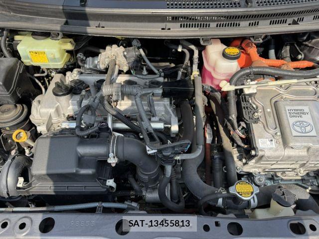 Toyota AQUA 2013-06 8334838-3