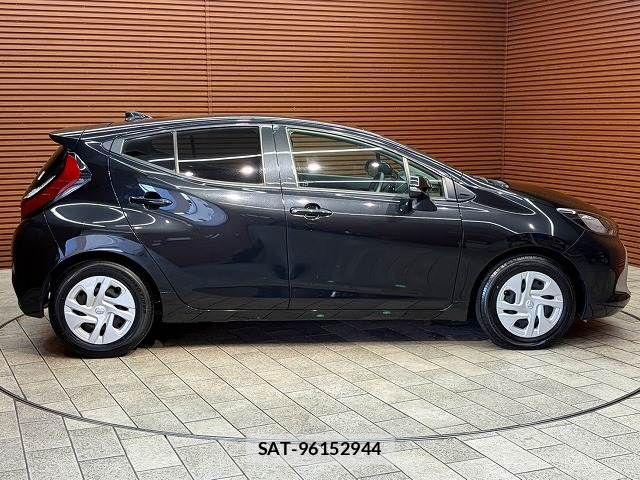 Toyota AQUA 2024-06 8334781-17
