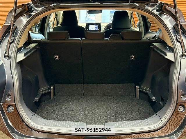 Toyota AQUA 2024-06 8334781-19