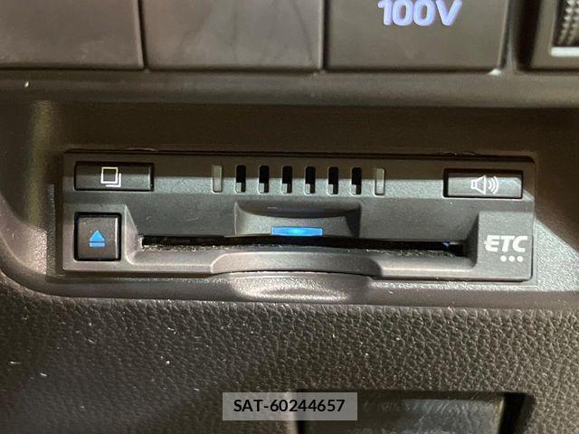 Toyota AQUA 2021-08 8334780-7