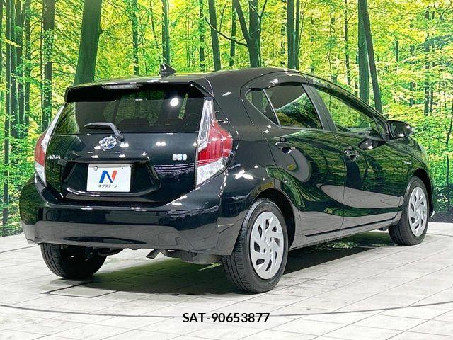 Toyota AQUA 2016-05 8334822-16