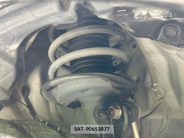 Toyota AQUA 2016-05 8334822-19