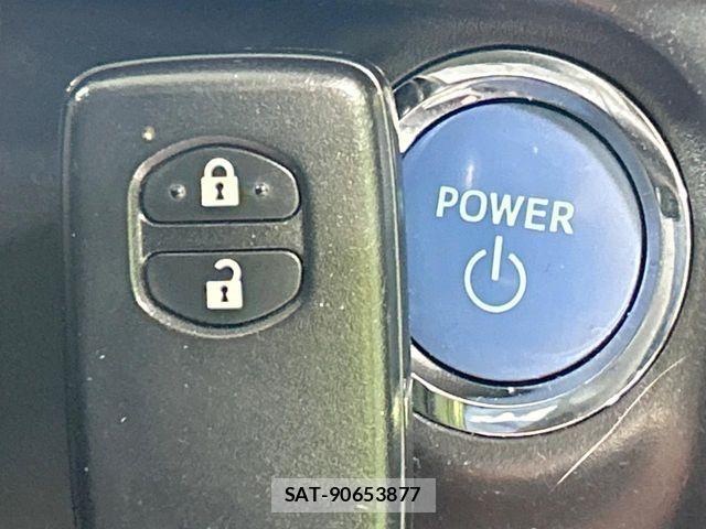 Toyota AQUA 2016-05 8334822-4