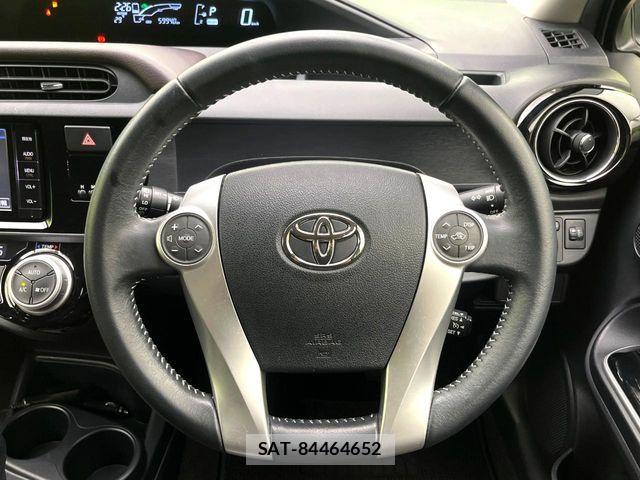 Toyota AQUA 2015-06 8334816-9