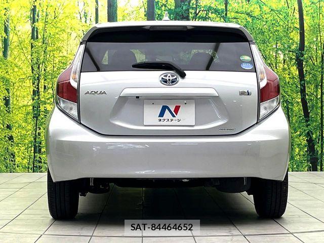 Toyota AQUA 2015-06 8334816-13