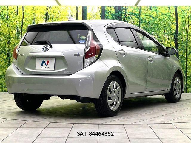 Toyota AQUA 2015-06 8334816-15