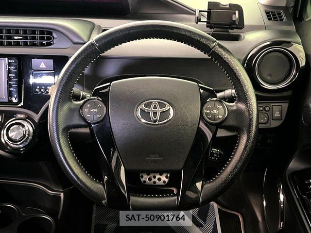 Toyota AQUA 2016-05 8334825-11