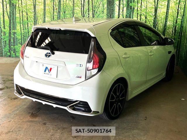 Toyota AQUA 2016-05 8334825-17