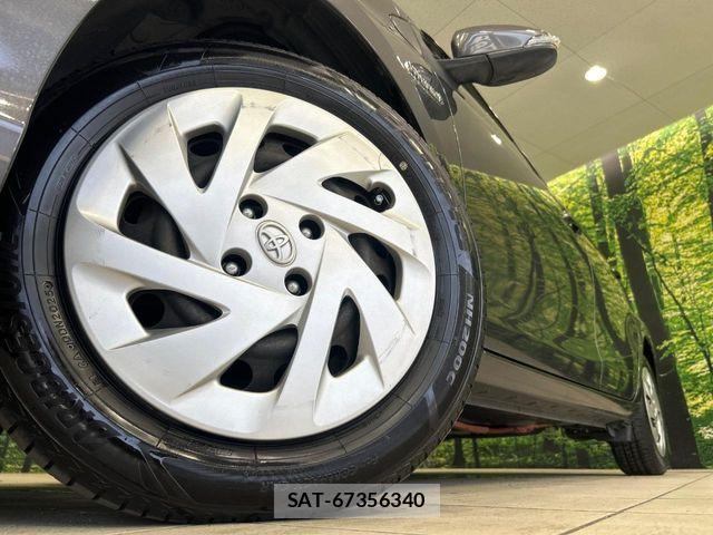 Toyota AQUA 2018-01 8334811-12