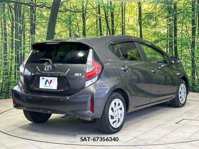 Toyota AQUA 2018-01 8334811-16