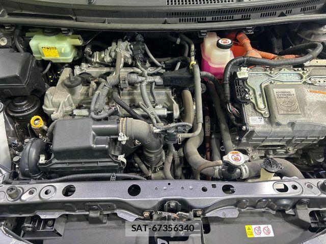 Toyota AQUA 2018-01 8334811-17