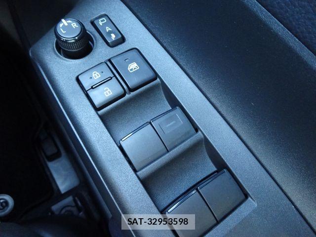 Toyota AQUA 2022-03 8334779-11