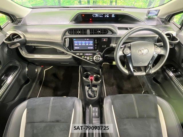 Toyota AQUA 2015-02 8334801-1