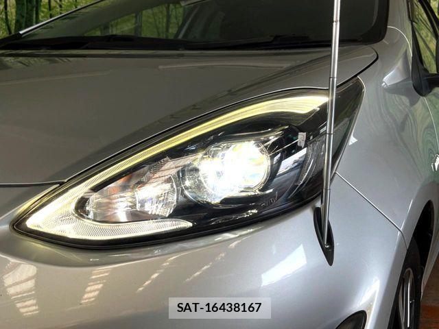 Toyota AQUA 2018-01 8334805-12