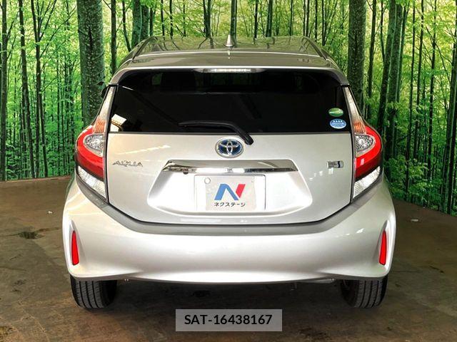 Toyota AQUA 2018-01 8334805-15