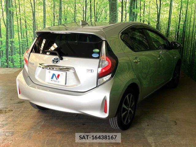 Toyota AQUA 2018-01 8334805-17
