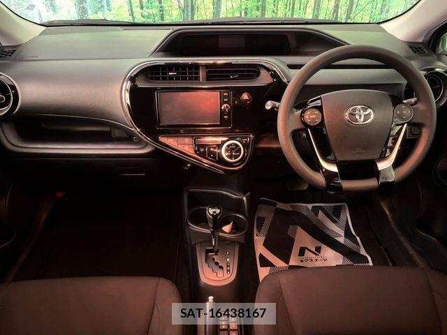 Toyota AQUA 2018-01 8334805-1