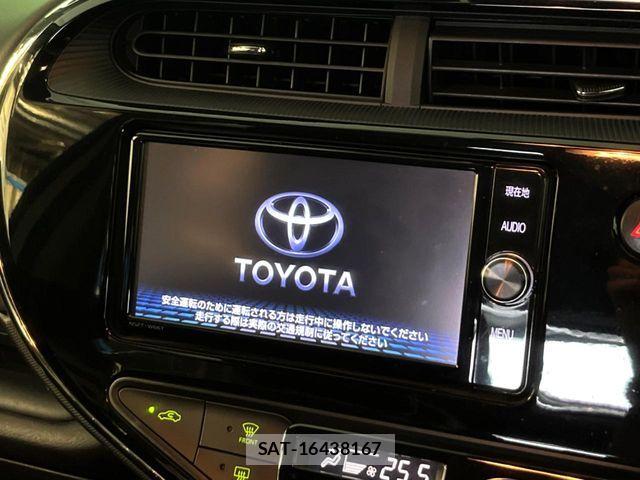 Toyota AQUA 2018-01 8334805-3