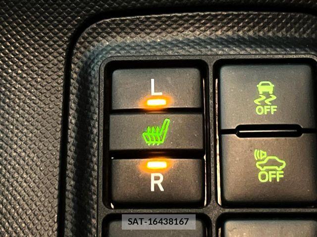 Toyota AQUA 2018-01 8334805-7