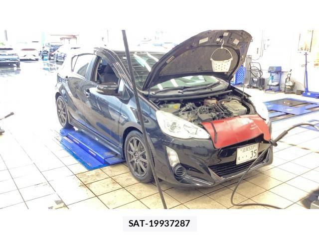 Toyota AQUA 2014-12 8334847-0
