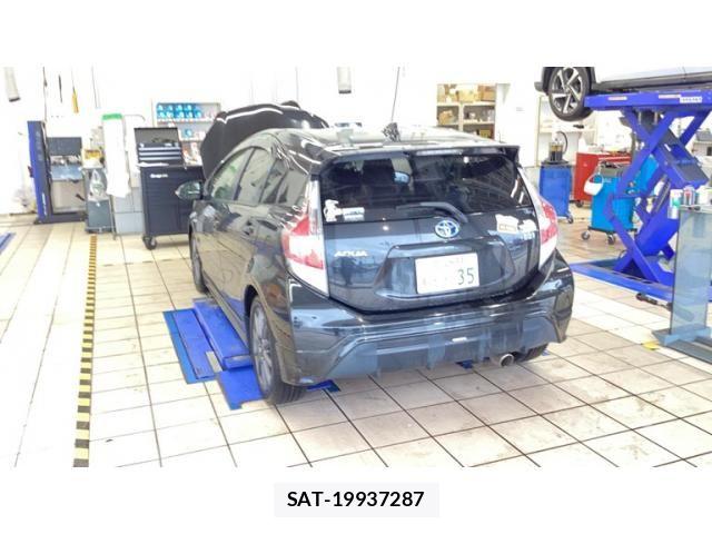 Toyota AQUA 2014-12 8334847-1