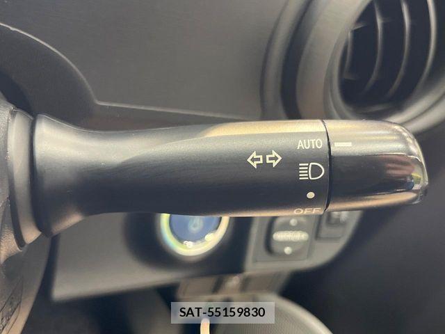 Toyota AQUA 2012-12 8334839-6