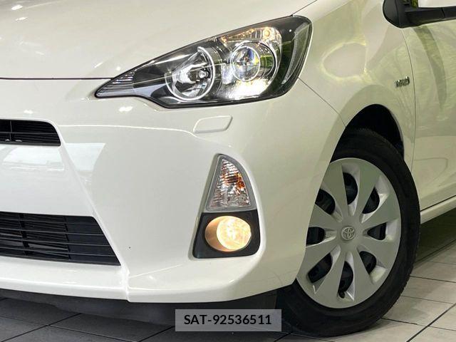 Toyota AQUA 2012-07 8334814-11