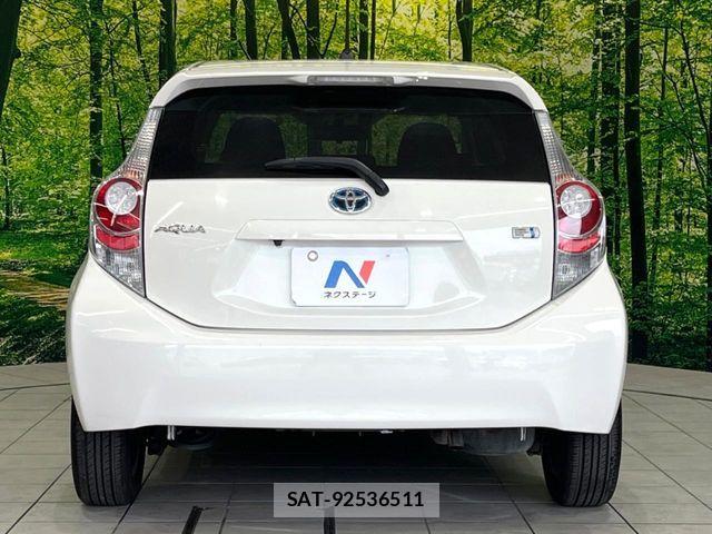 Toyota AQUA 2012-07 8334814-14