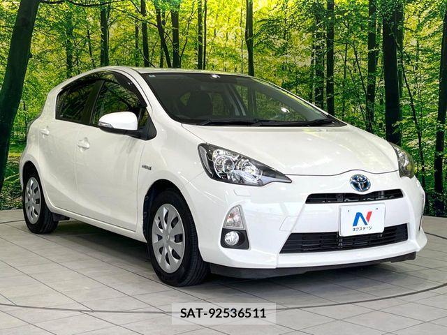 Toyota AQUA 2012-07 8334814-15