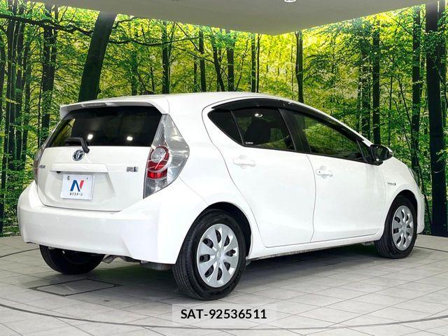 Toyota AQUA 2012-07 8334814-16