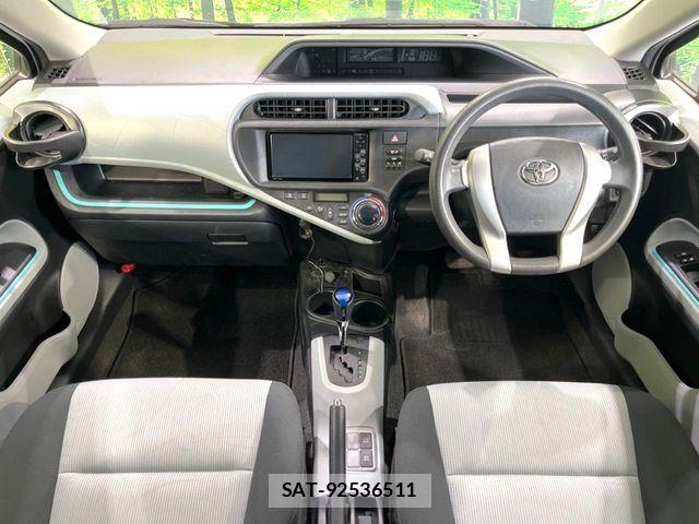 Toyota AQUA 2012-07 8334814-1