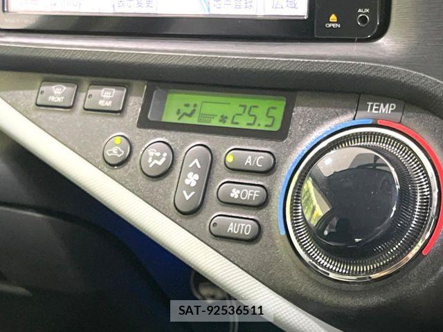 Toyota AQUA 2012-07 8334814-4