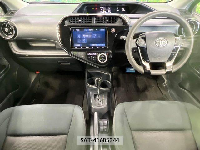 Toyota AQUA 2018-11 8334830-1