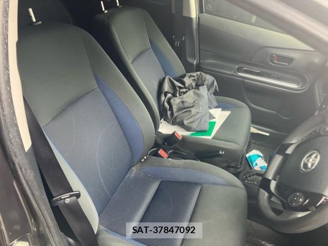 Toyota AQUA 2018-04 8334835-12