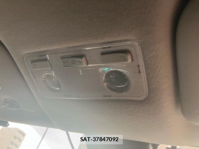 Toyota AQUA 2018-04 8334835-17