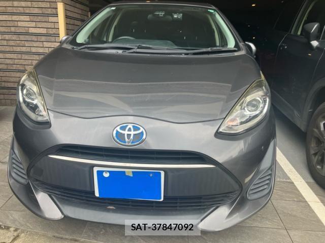 Toyota AQUA 2018-04 8334835-1