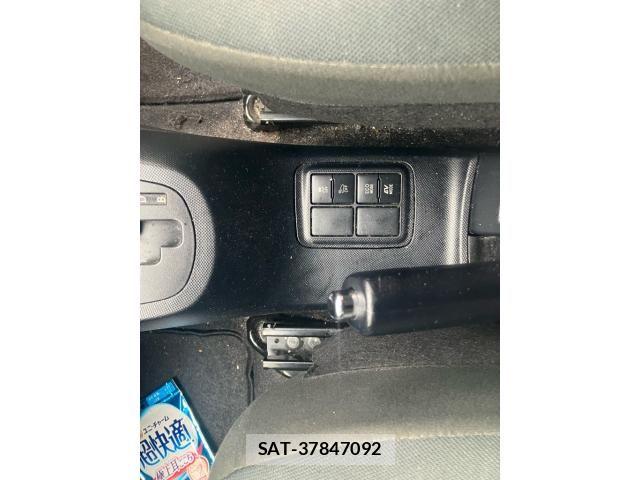 Toyota AQUA 2018-04 8334835-18
