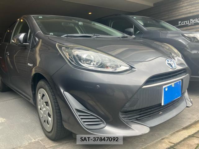 Toyota AQUA 2018-04 8334835-3