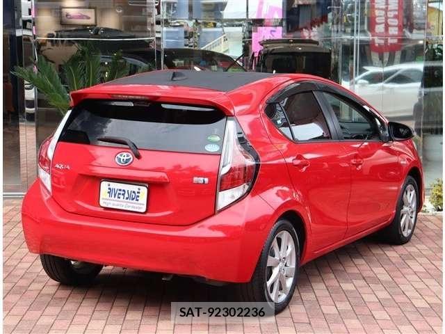 Toyota AQUA 2016-12 8334812-2
