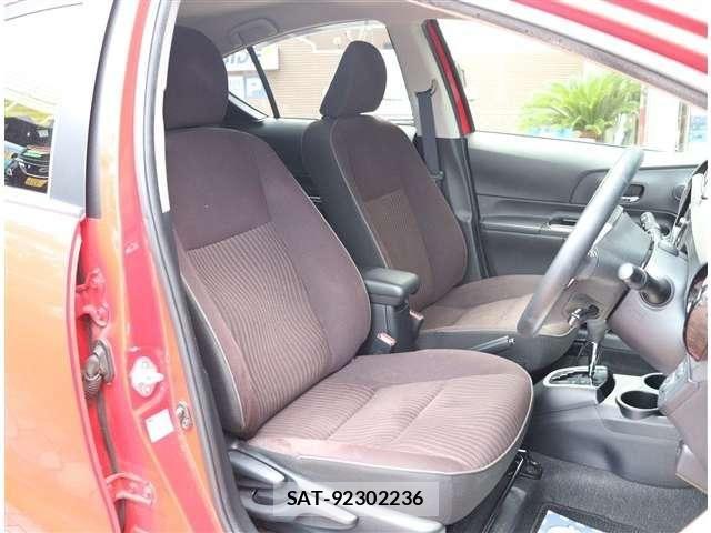 Toyota AQUA 2016-12 8334812-4