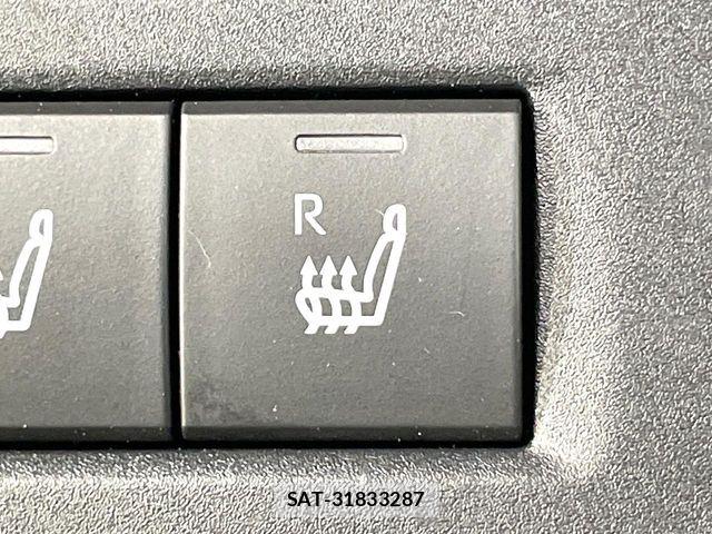 Toyota AQUA 2023-08 8334771-6
