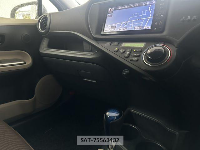 Toyota AQUA 2012-01 8334845-10