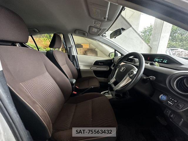 Toyota AQUA 2012-01 8334845-11