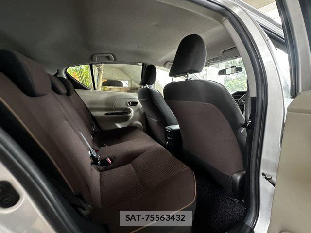 Toyota AQUA 2012-01 8334845-12